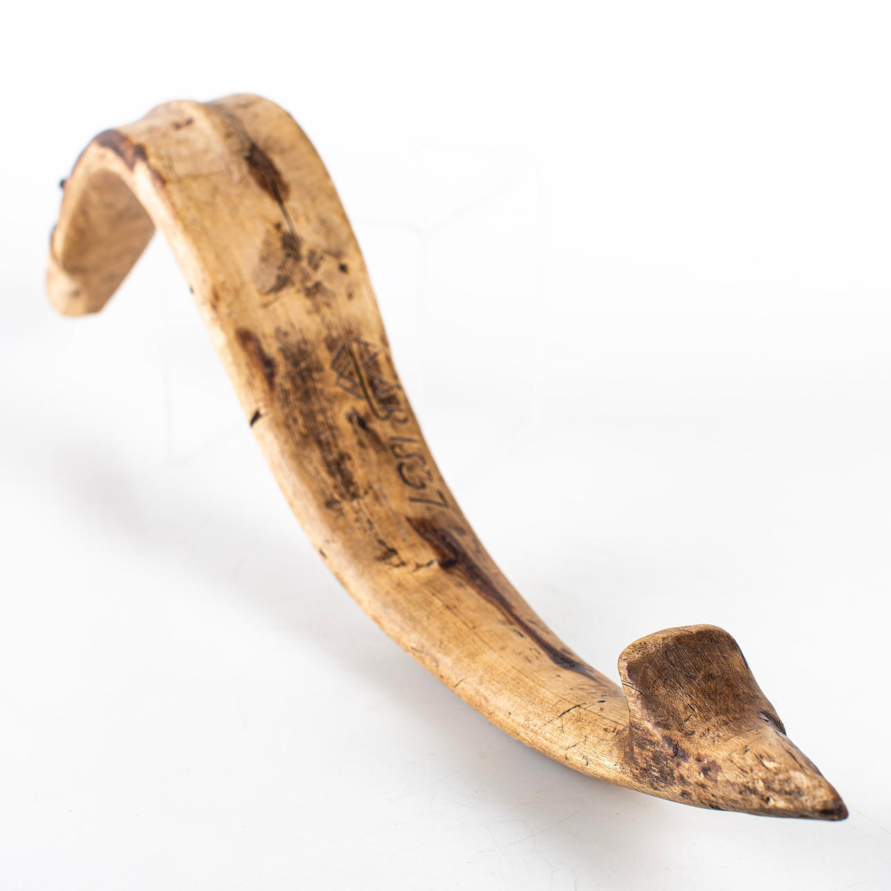 BÄRTRÄ, allmoge, signerad och daterad 1837.