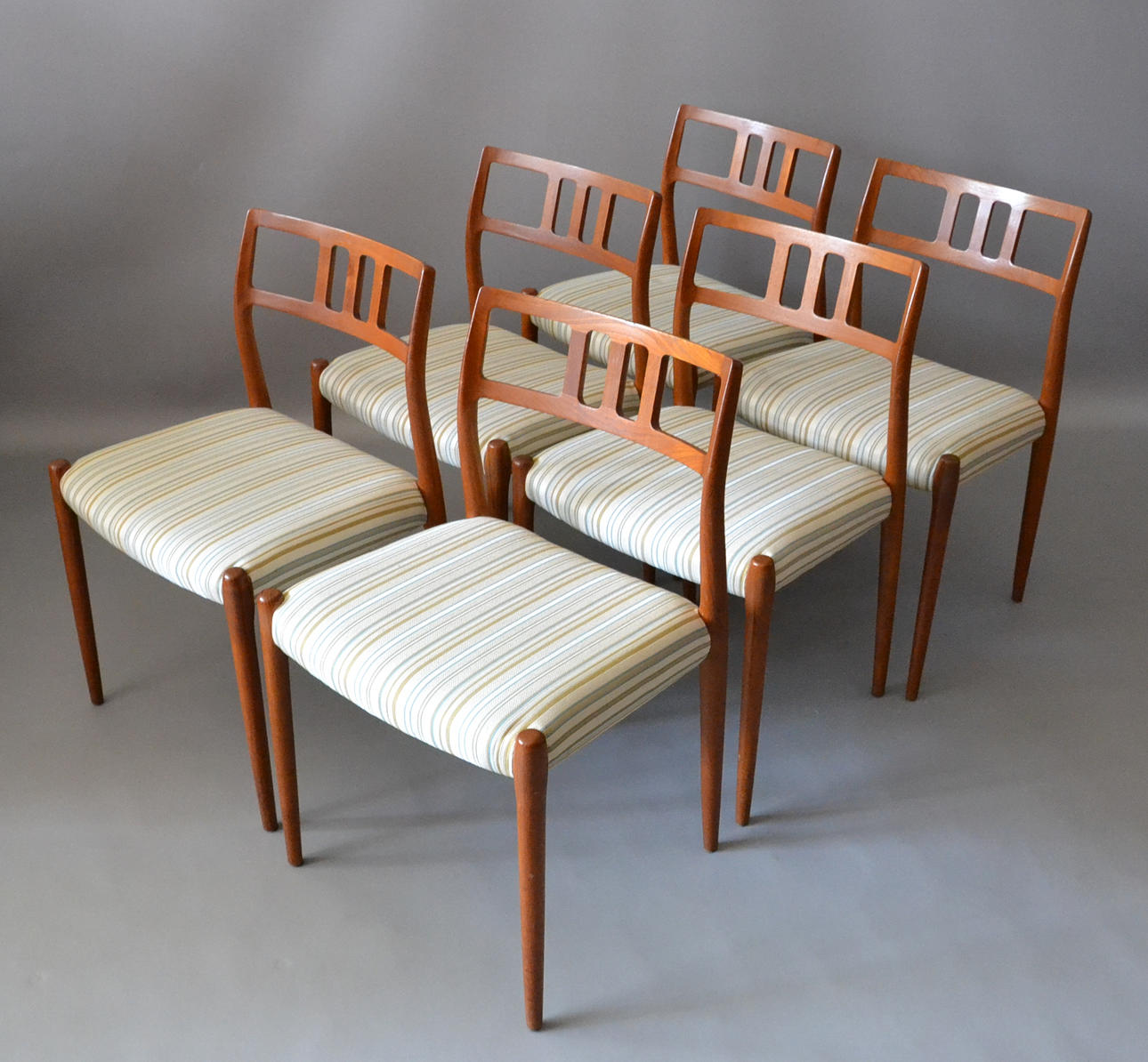 NIELS O. MÖLLER. 6 stolar.