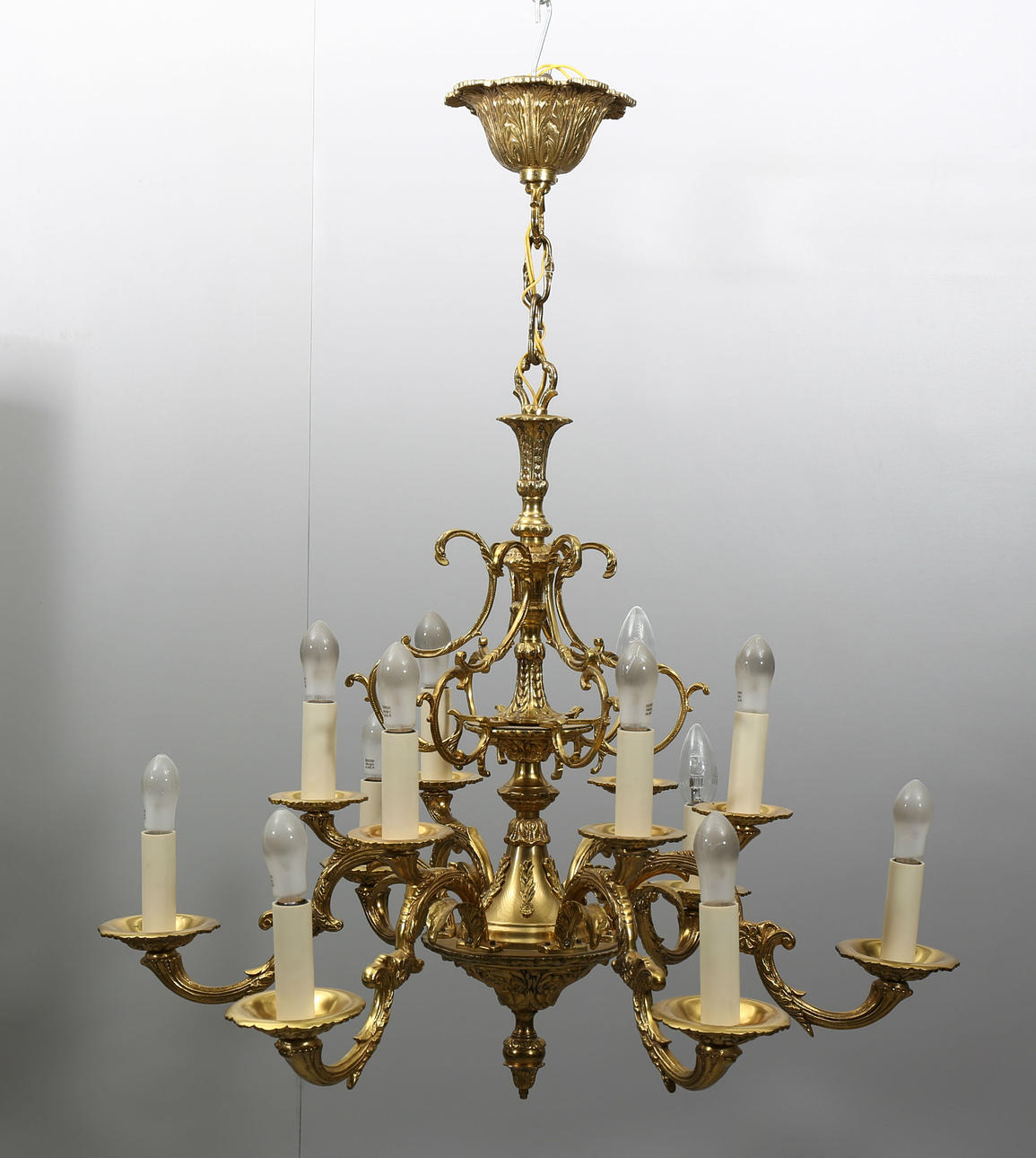 TAKLAMPA, mässingsstomme, 12 armar, 1900-talets andra hälft.