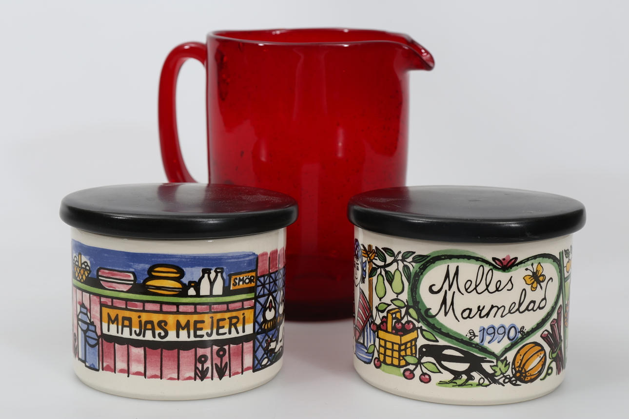 KRYDDBURKAR OCH BRINGARE, porslin och glas, 3 delar, bland annat Jie.
