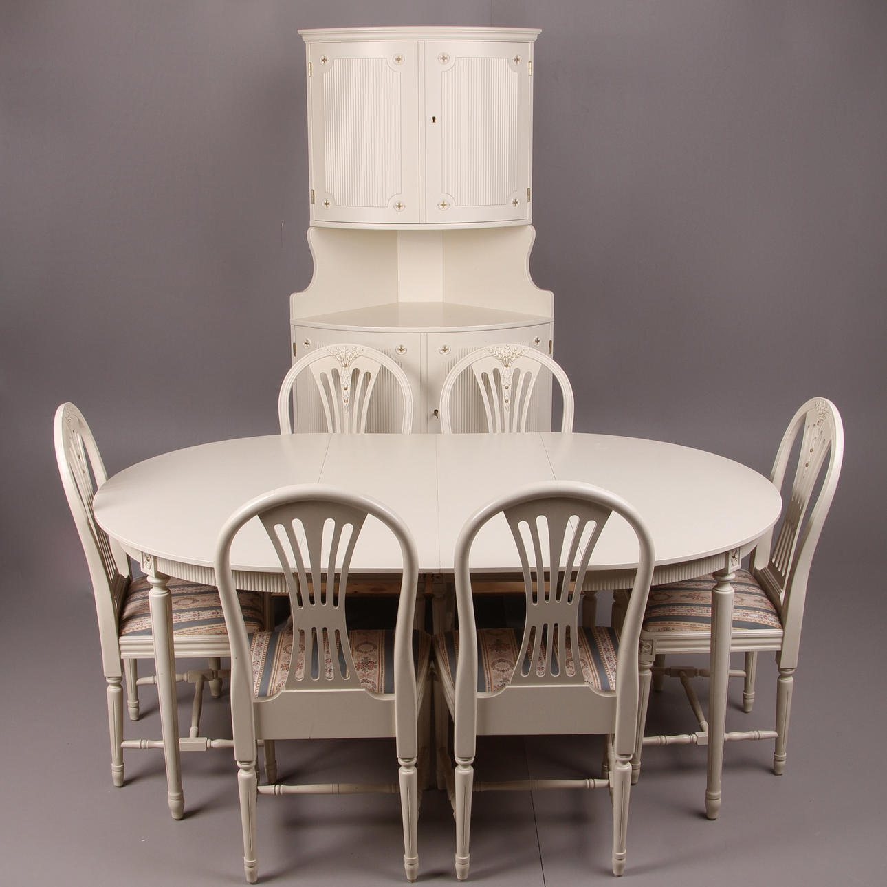 MATSALSGRUPP, 10 delar, gustaviansk stil, "axet", 2 iläggsskivor, 1900-tal.