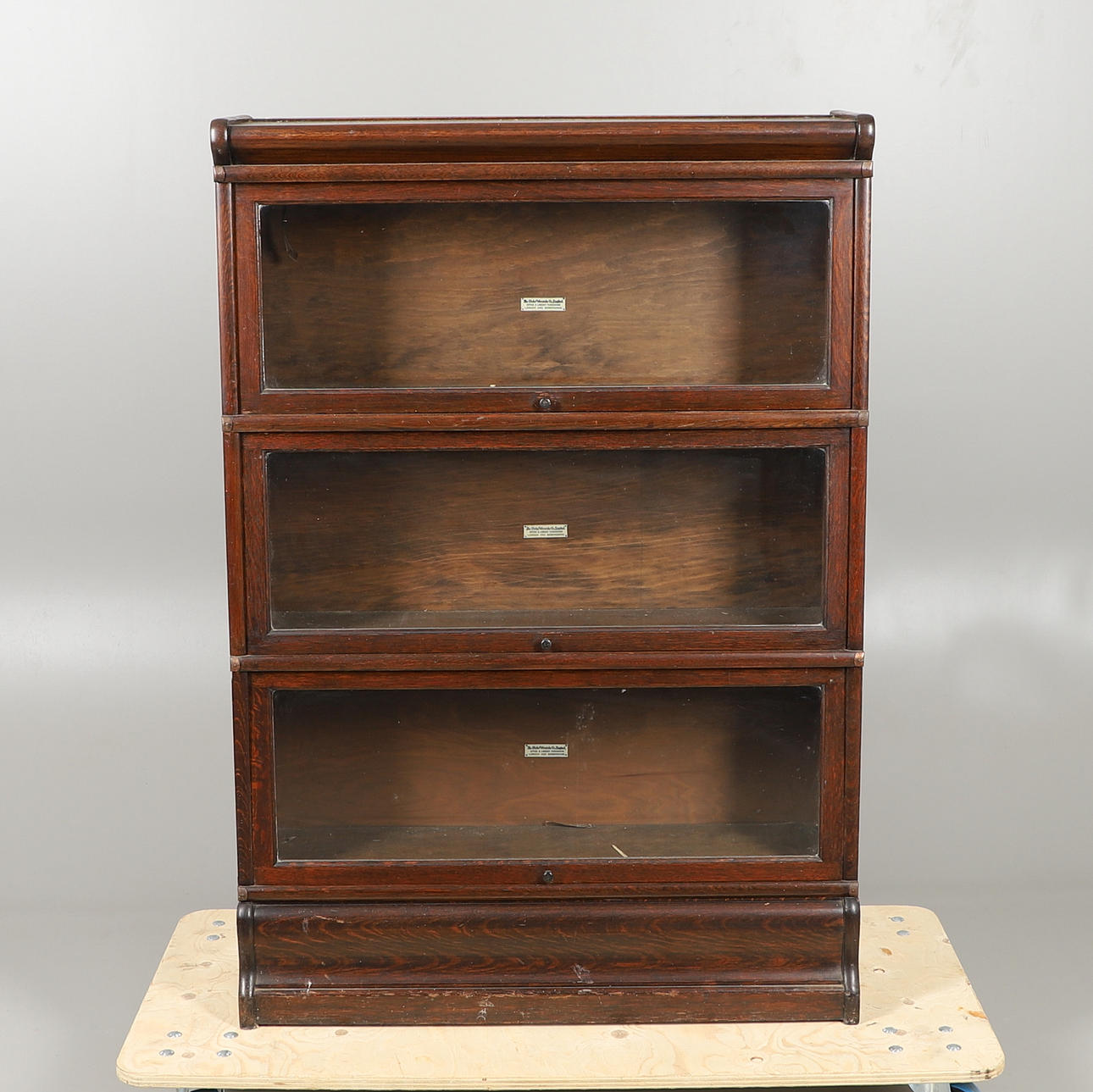 GLOBE WERNICKE OAK SECTIONAL BOOKCASE.