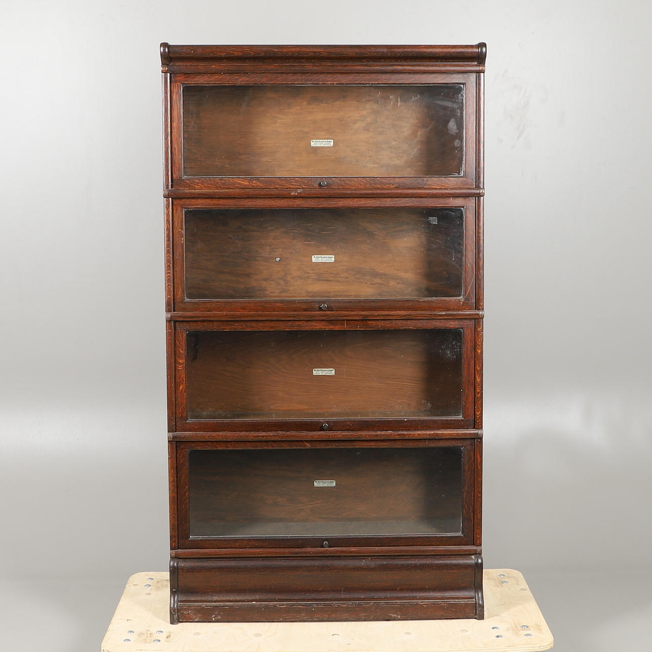 GLOBE WERNICKE BÜCHERREGAL AUS EICHE.