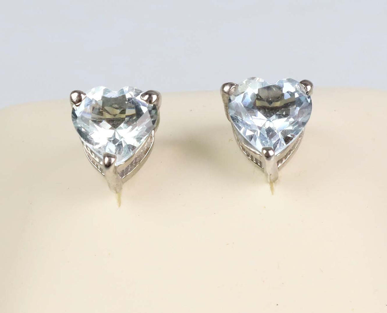 BLUE TOPAZ HEART EAR STUDS, SILVER.