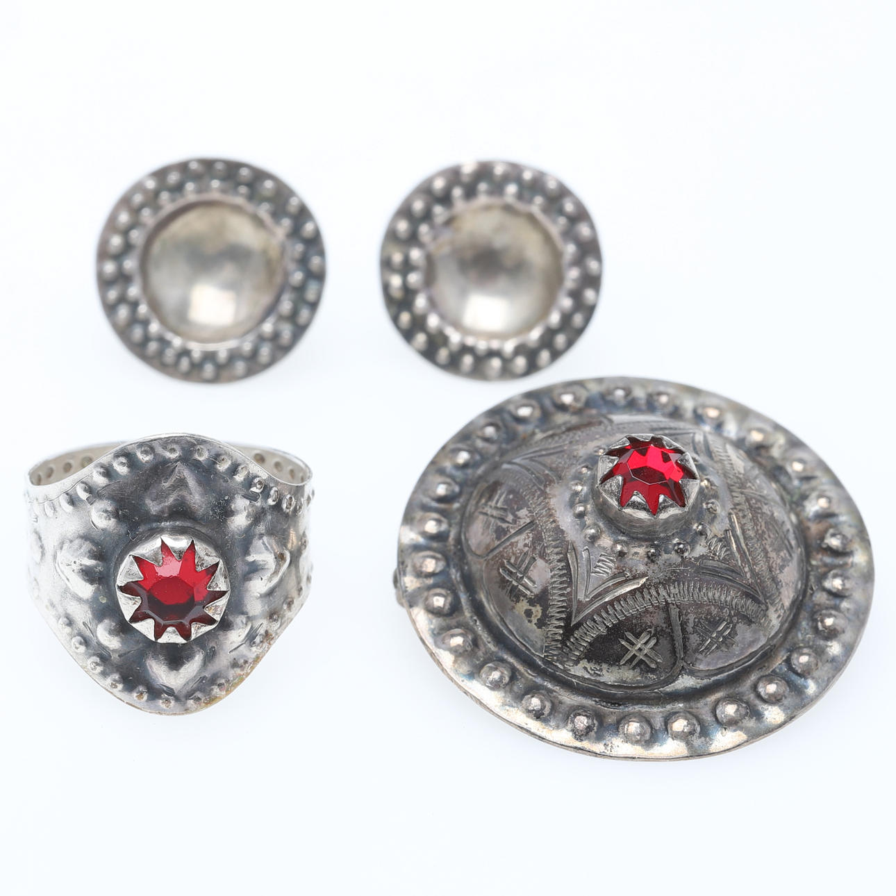 SMYKKER, 4 stk, sølv, bl.a. Lars Erik Lindvall.