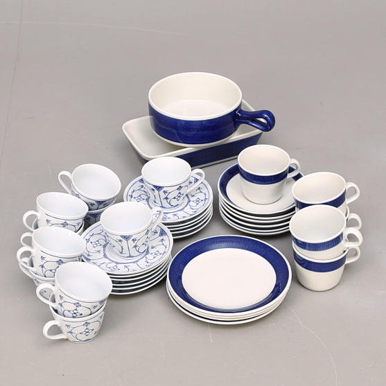 KAFFESERVISER 2 st, Hertha Bengtsson, Koka Blå, Rörstrand, 12 delar och Jäger, Tyskland, 11 delar.