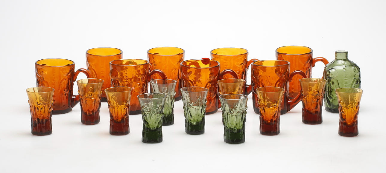 GLASFÖREMÅL, 9 delar, Erik Höglund.