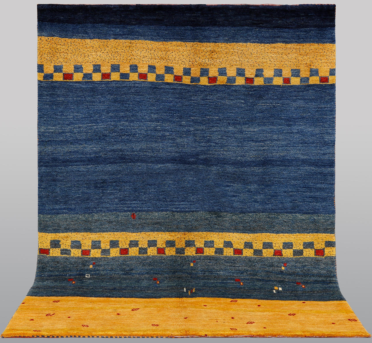 ORIENTALISCHER TEPPICH. Handgeknüpft, ca. 232 x 173 cm.