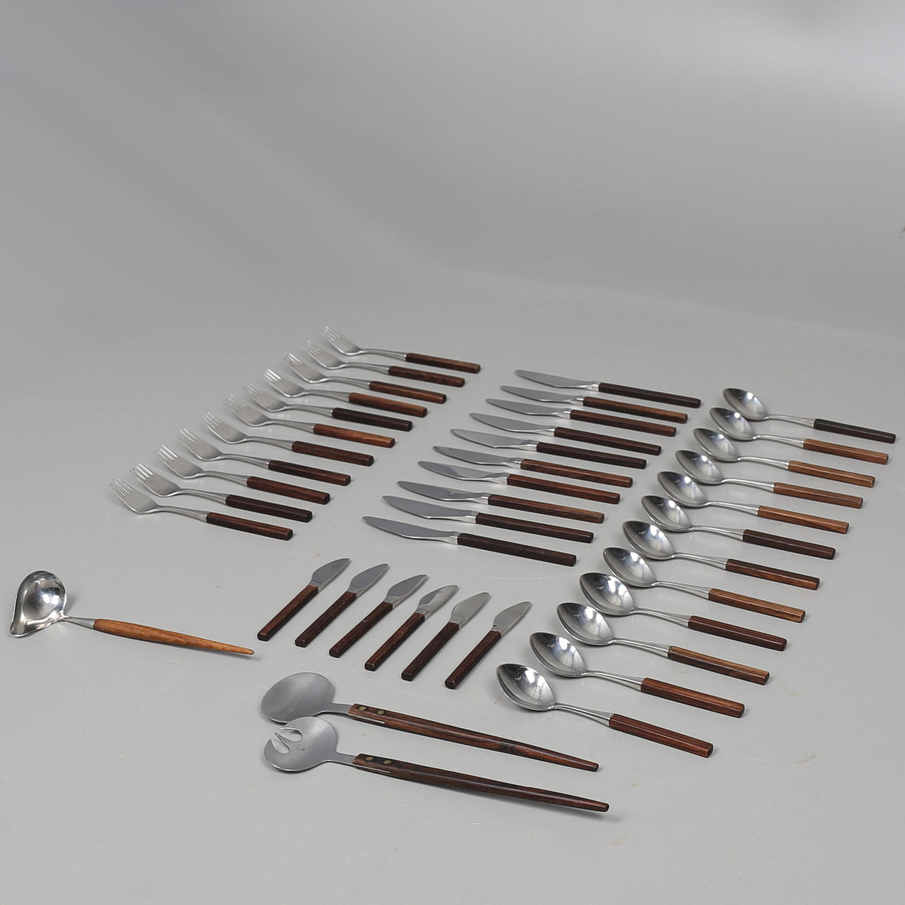 BESTICK i rostfritt stål och teak, 39 st, Tias Eckhoff, Lundtofte, Danmark.