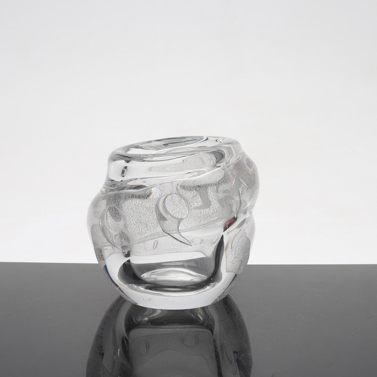 OIDENTIFIERAD KONSTNÄR. vase, glass, unsigned.