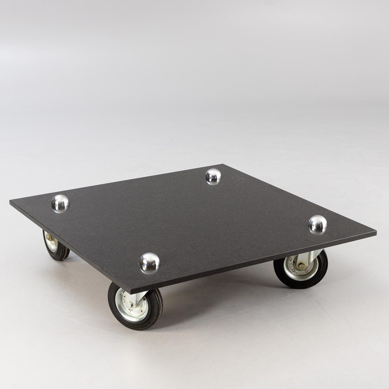Granit soffbord på hjul, 1980-tal.