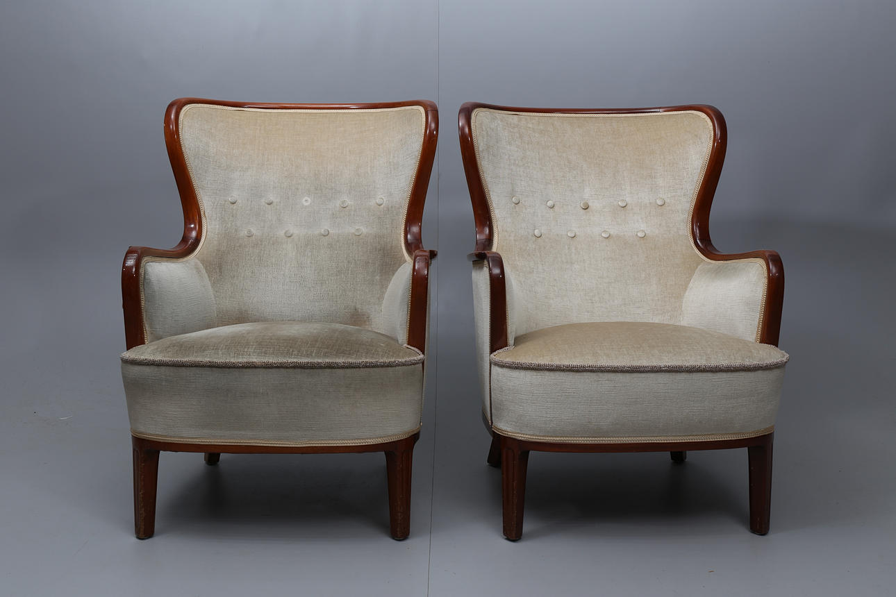 FÅTÖLJER, mahogny, beige klädsel, 2 stycken, 1900-talets andra hälft.