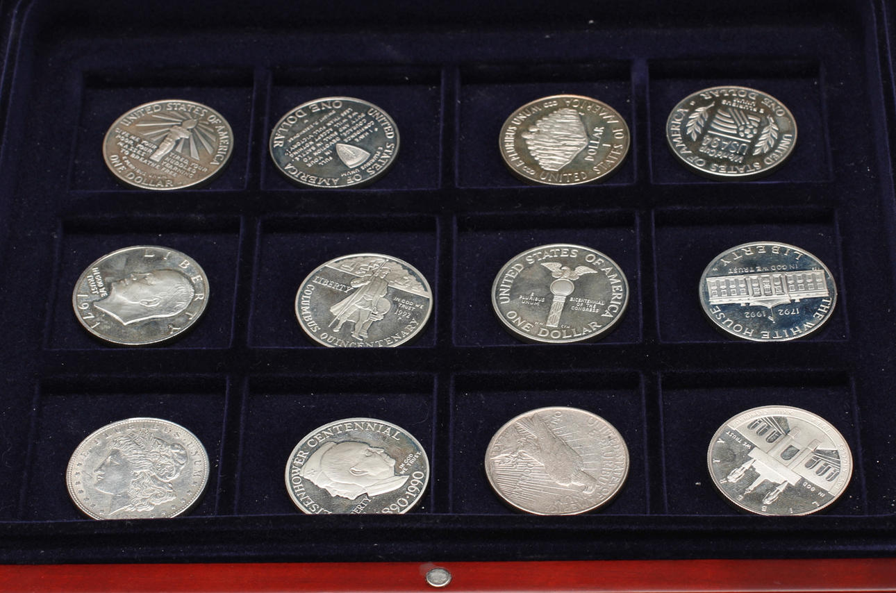 MYNT, 12 st, amerikanska silverdollar, vikt ca 320 gram.