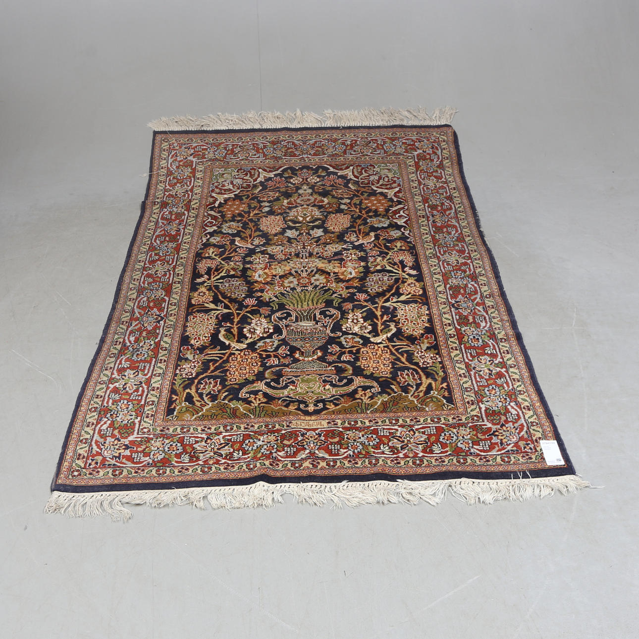 TÆPPE, orientalsk, signeret.