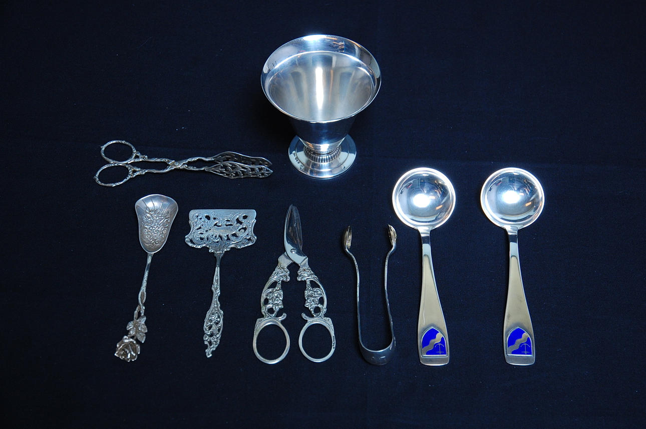 SILVER, 8 delar, sardinspatel, druvtång, druvsax mm vikt 257 g.