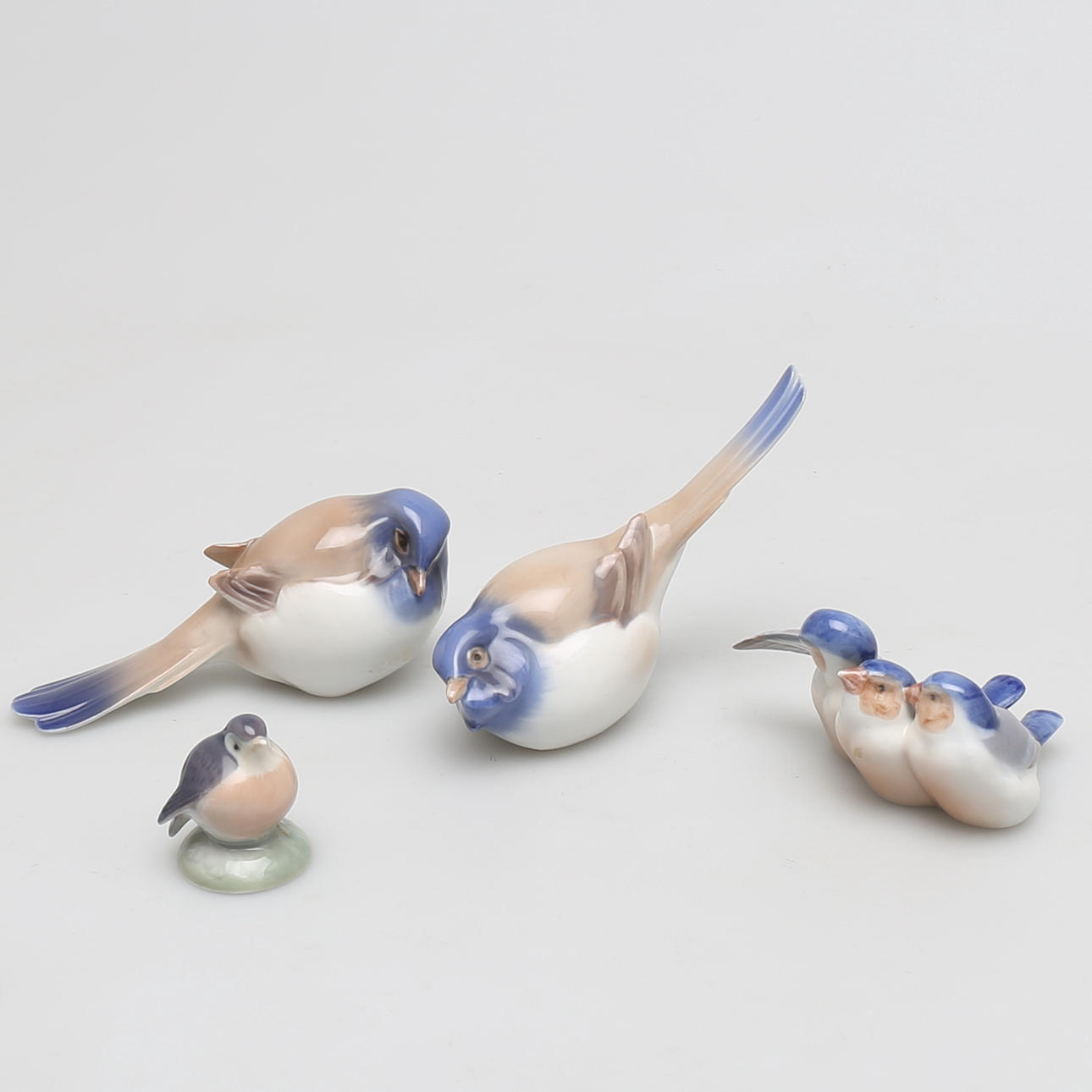 FIGURINER i porslin, 4 st, fåglar, Royal Copenhagen samt Bing & Gröndahl, Danmark.