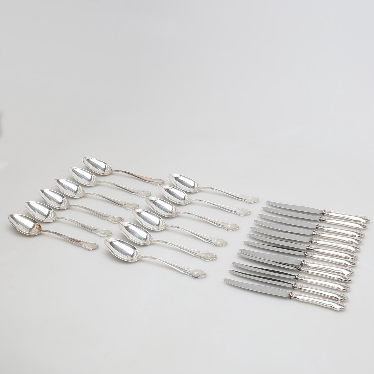 BESTICKUPPSÄTTNING i silver, 24 delar, modell "Disa", MGAB (Markströms Guldsmeds AB), Uppsala, 1948, totalvikt 853 gram.