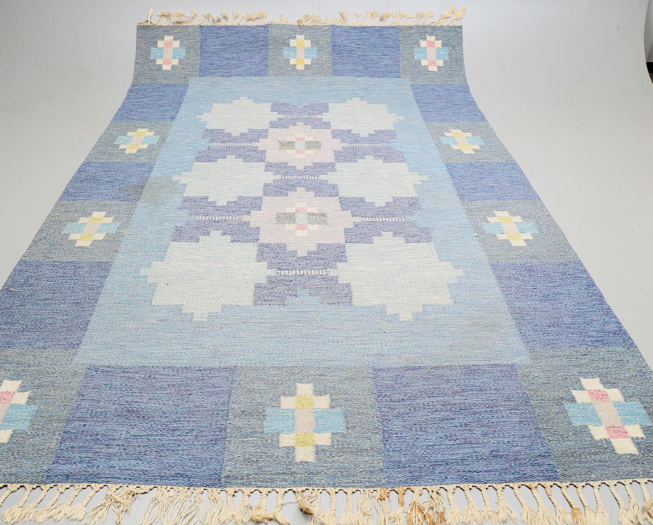 INGEGERD SILOW. Matta, röllakan, signerad I S, 287 x 200 cm.