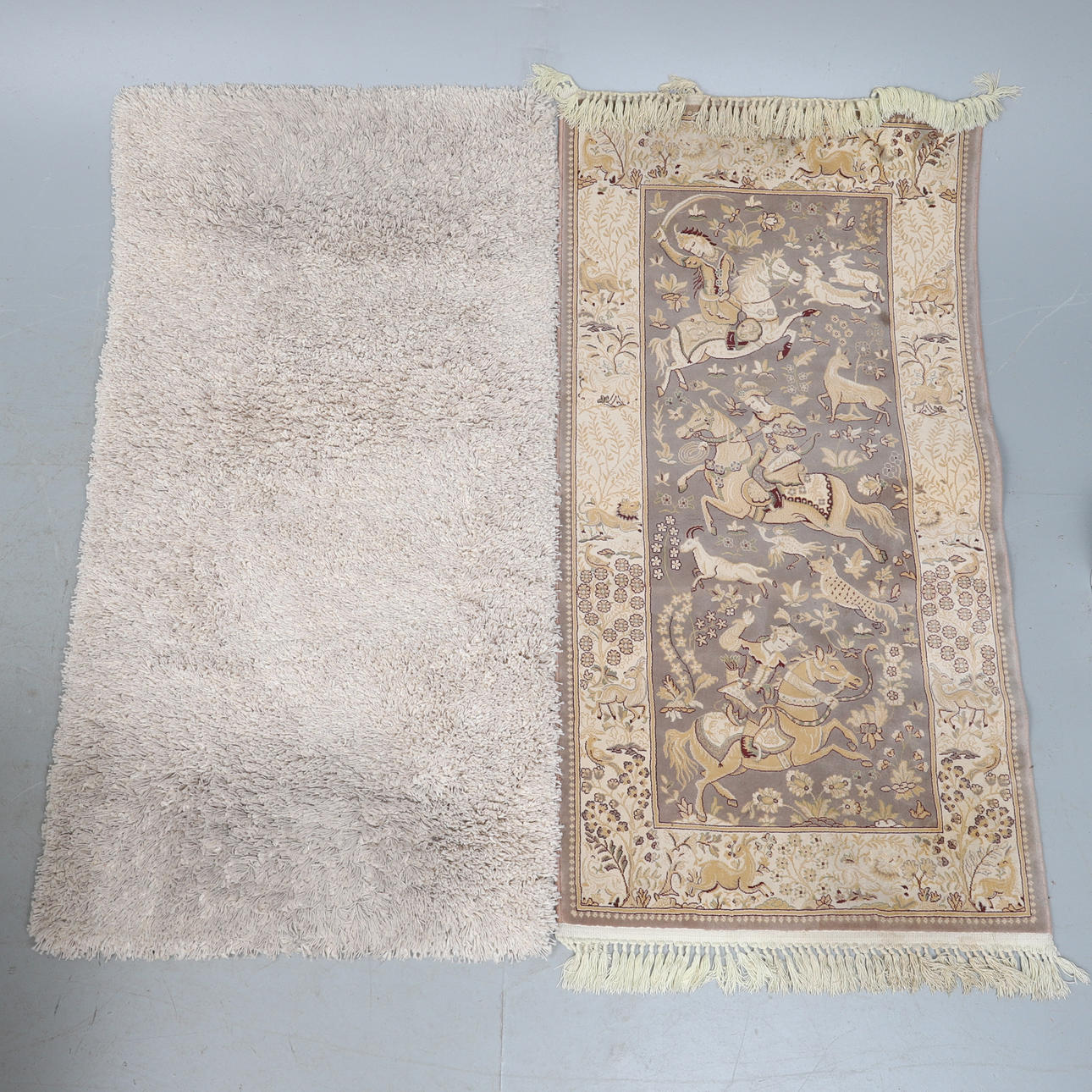 A MODERN CHINESE RUG.