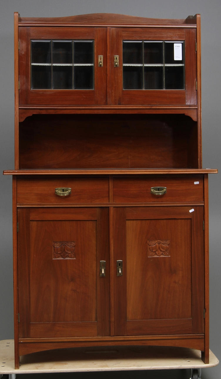 SKÄNKSKÅP, Jugend.