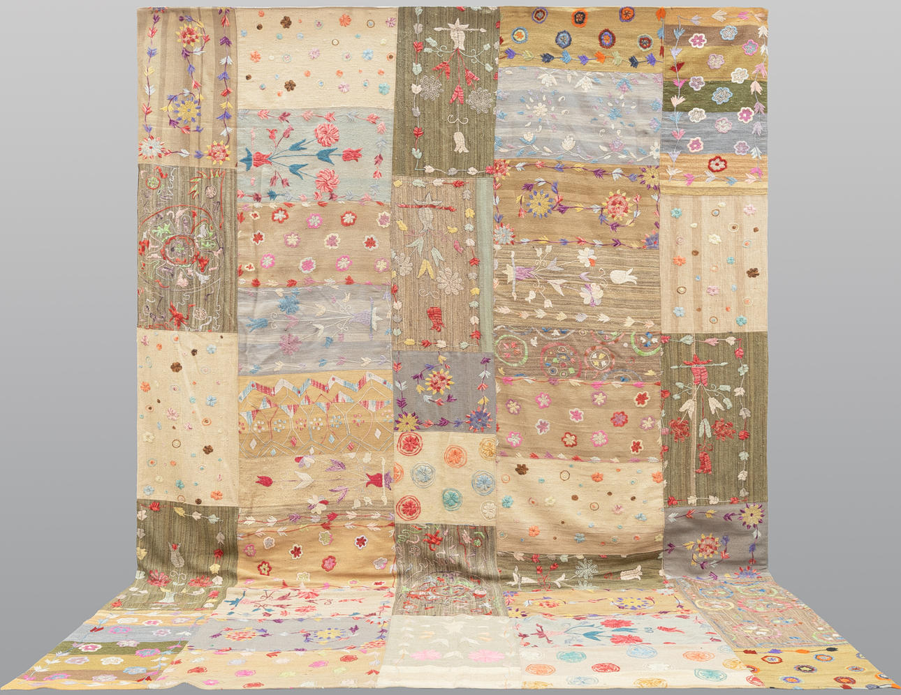 TÆPPE, kelim patchwork. Cirka 419 x 297 cm.