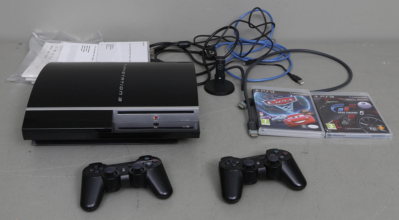 PLAYSTATION 3 med tillbehör och spel.