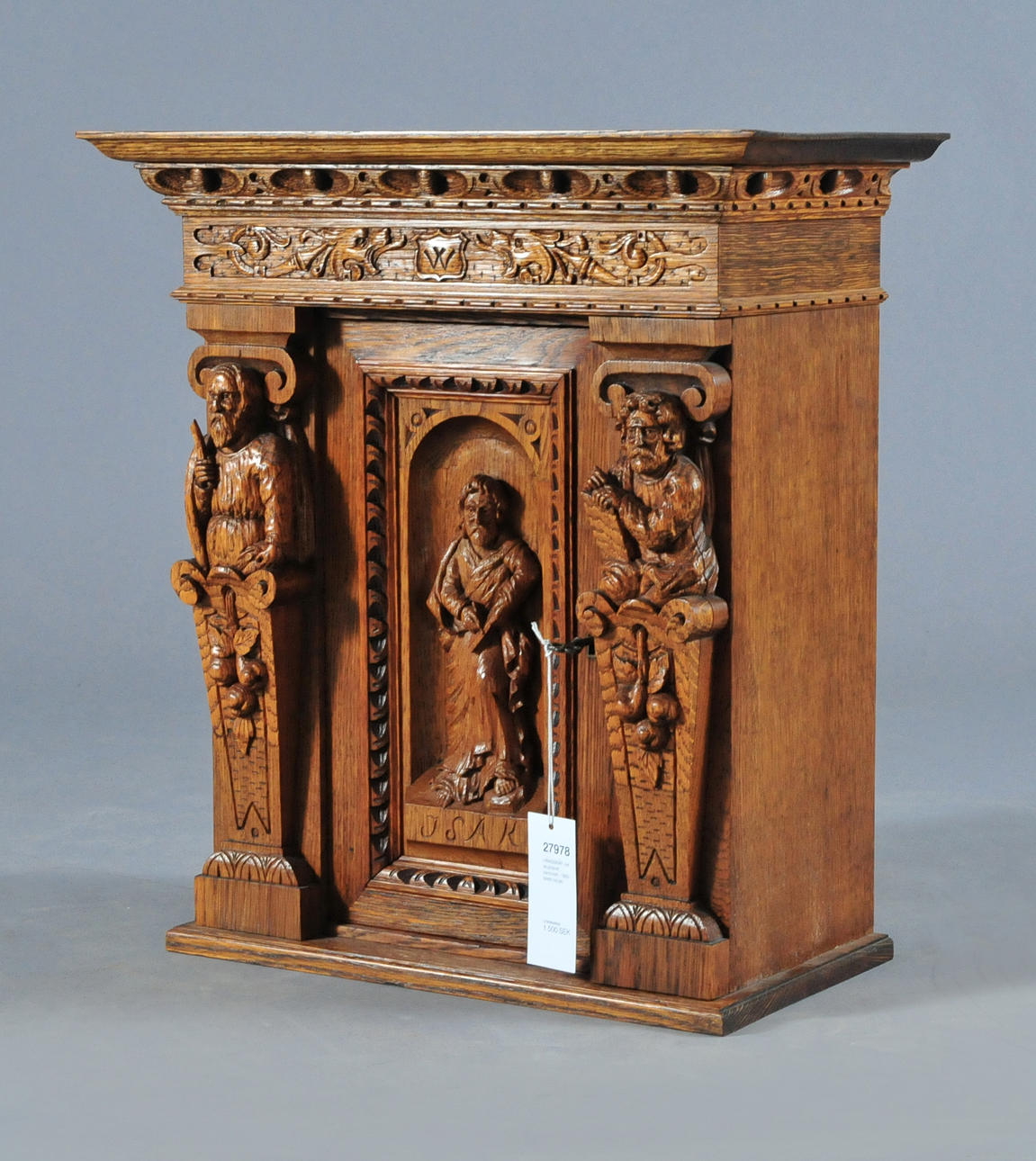 HÄNGSKÅP, rikt skulpterat, barockstil, 1900-talets början.