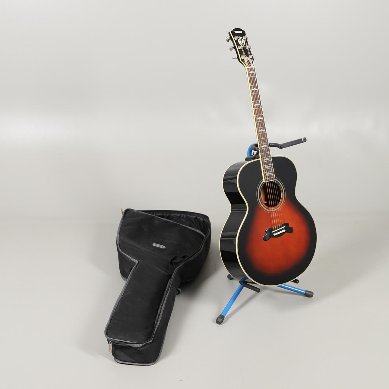 YAMAHA - GUITARRA ACÚSTICA JAPONESA.