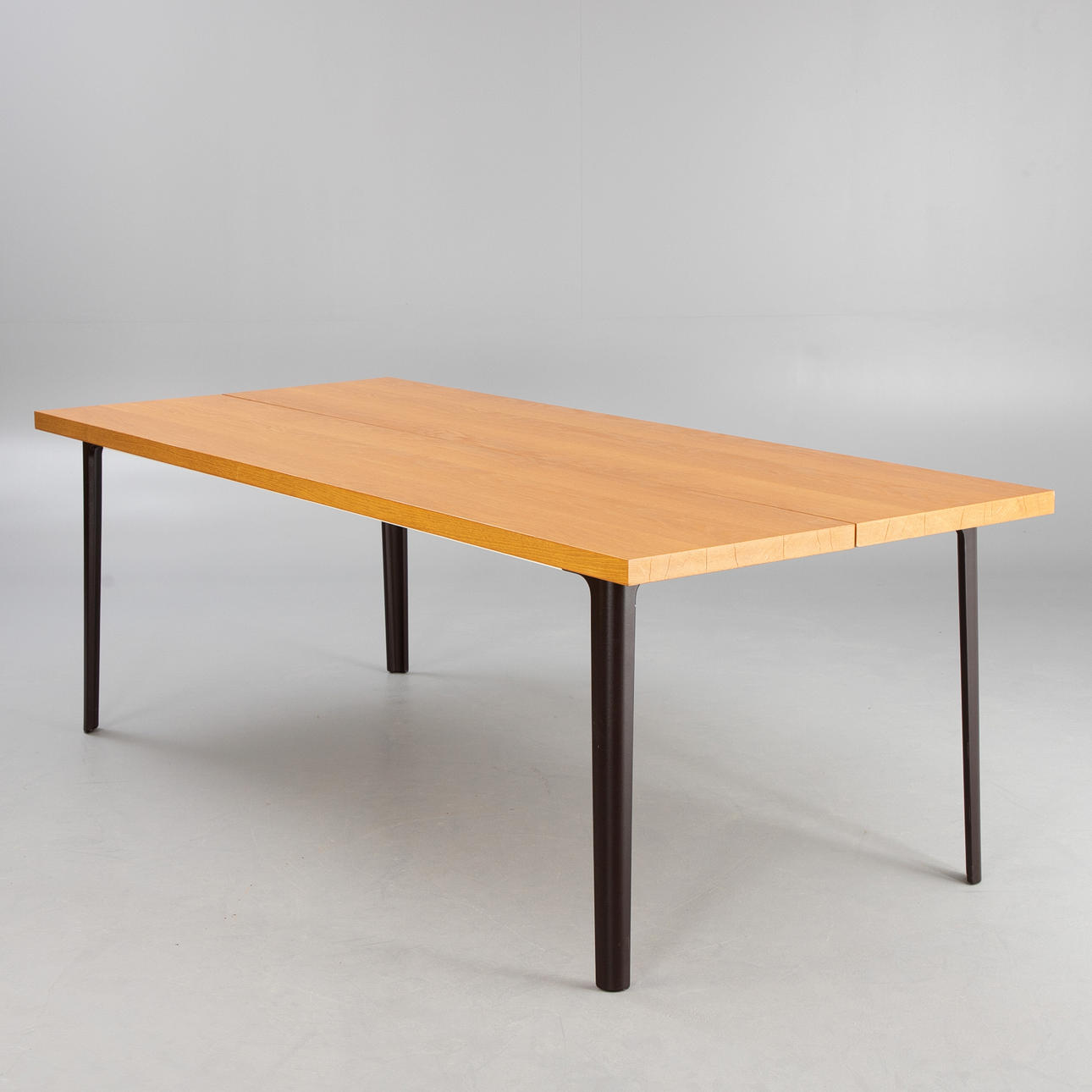 JASPER MORRISON. Vitra. 'Plate Table' dining table.