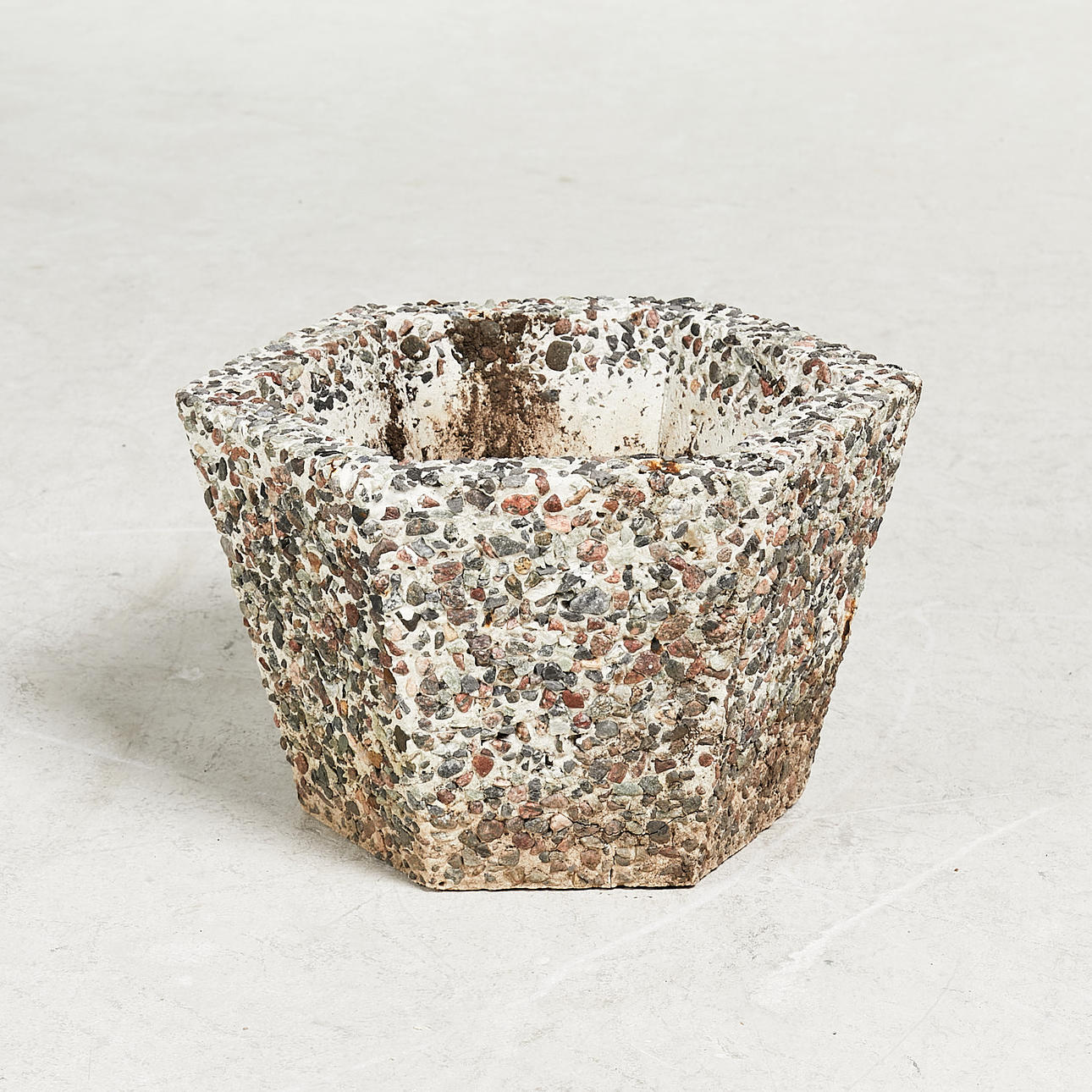 TRÄDGÅRDSURNA, hexagon form, 1900-tal.