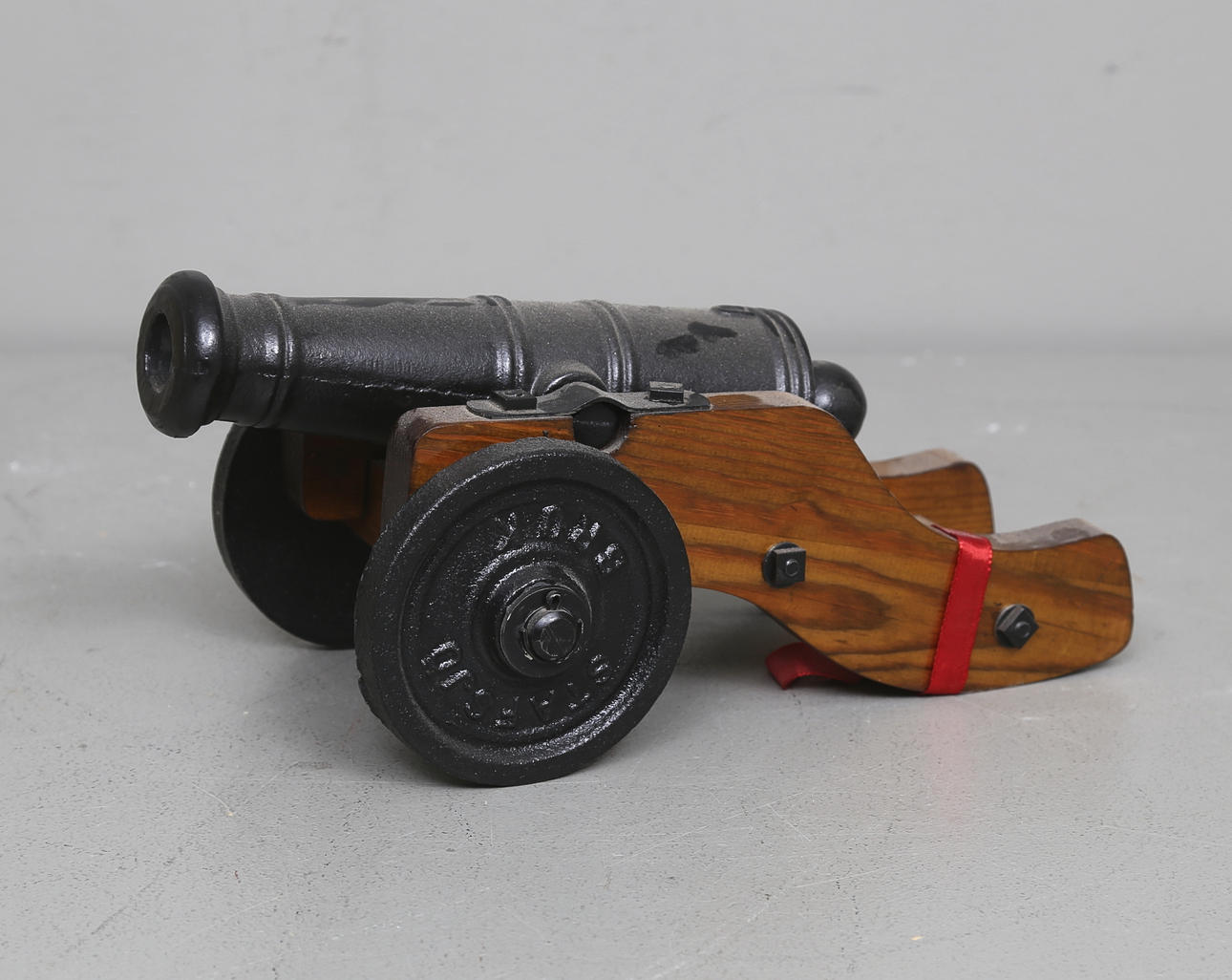 BORDSKANON PÅ LAVETT, "Stavsjökanonen", järn, Stafsjö, 1900-tal.