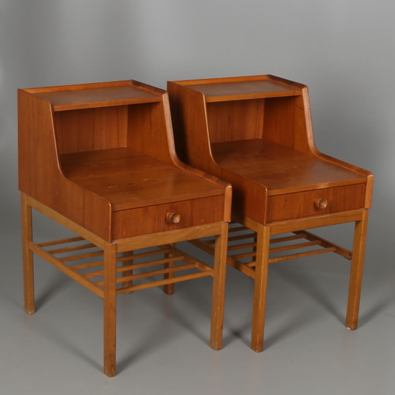 SÄNGBORD i teak, ett par, 1960-talet.