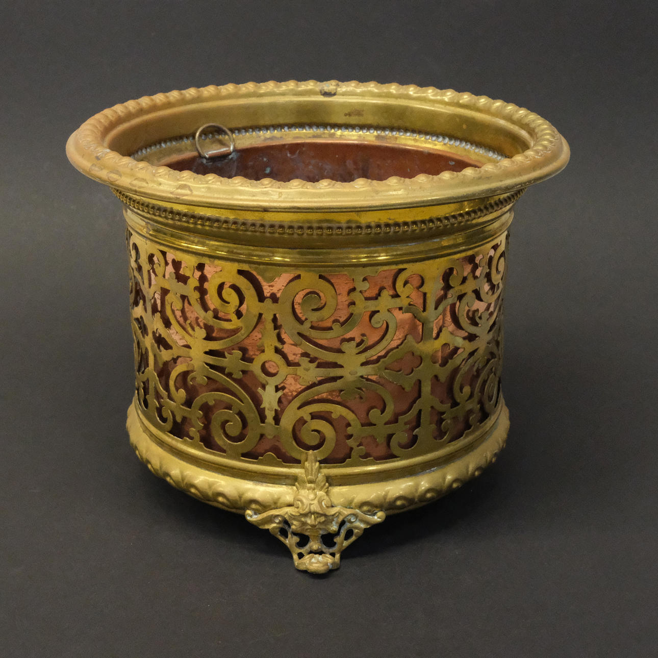 REVESTIMIENTO EXTERIOR EN LATÓN.