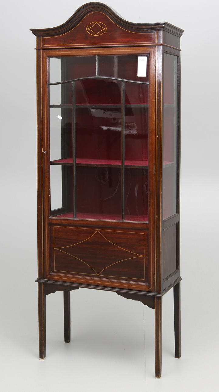 VITRINSKÅP,England tidigt 1900-tal.