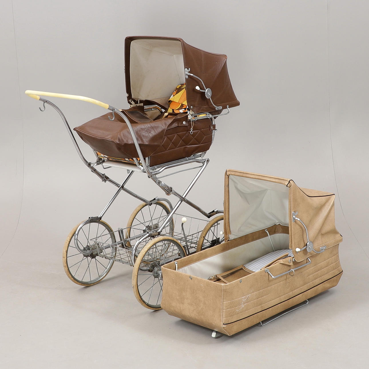 KINDERWAGEN, Kunstleder, Emmaljunga, 70er Jahre.