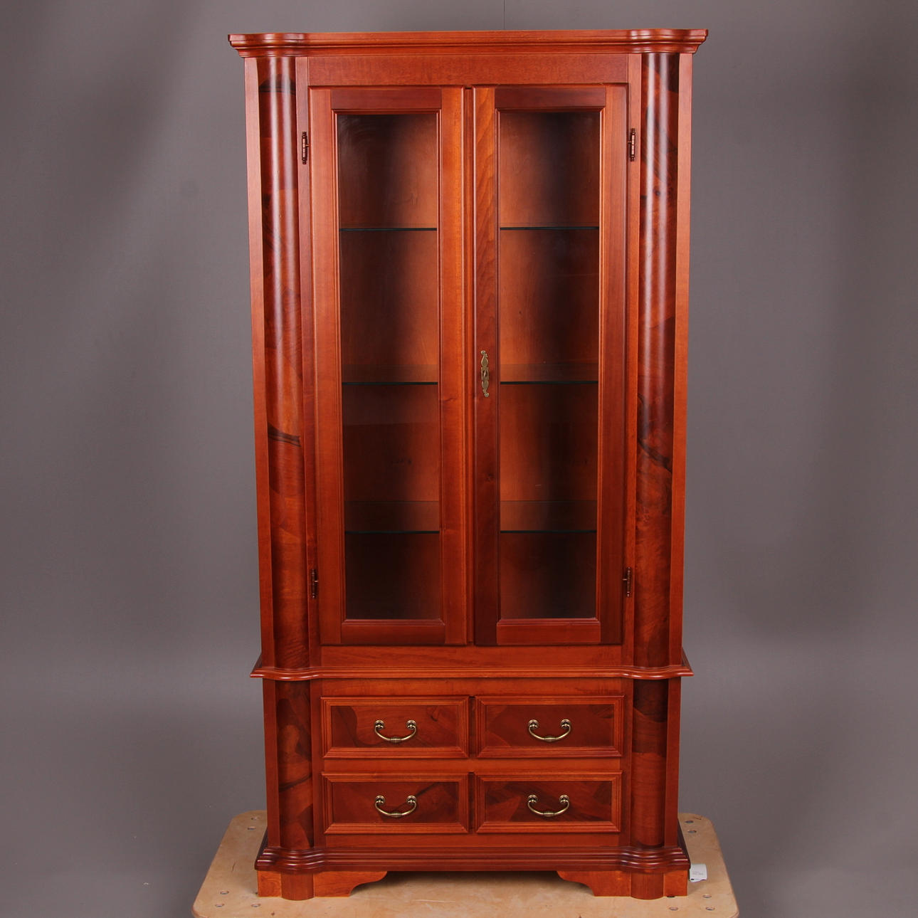 VITRINSKÅP, med belysning, engelsk stil, samtida.