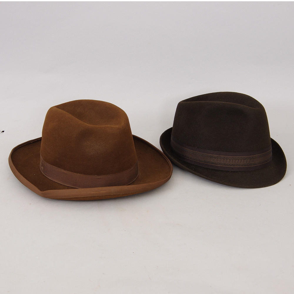 HATTAR, 2 stycken, Harrods samr Hardy.