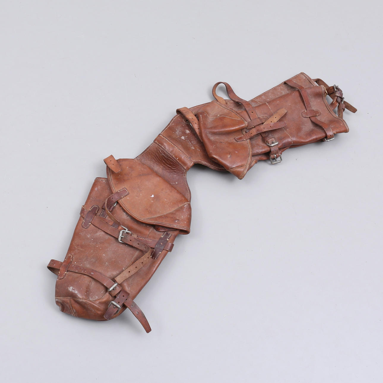 TASKER, et par, læder, militær, til hest, 1900-tallet.