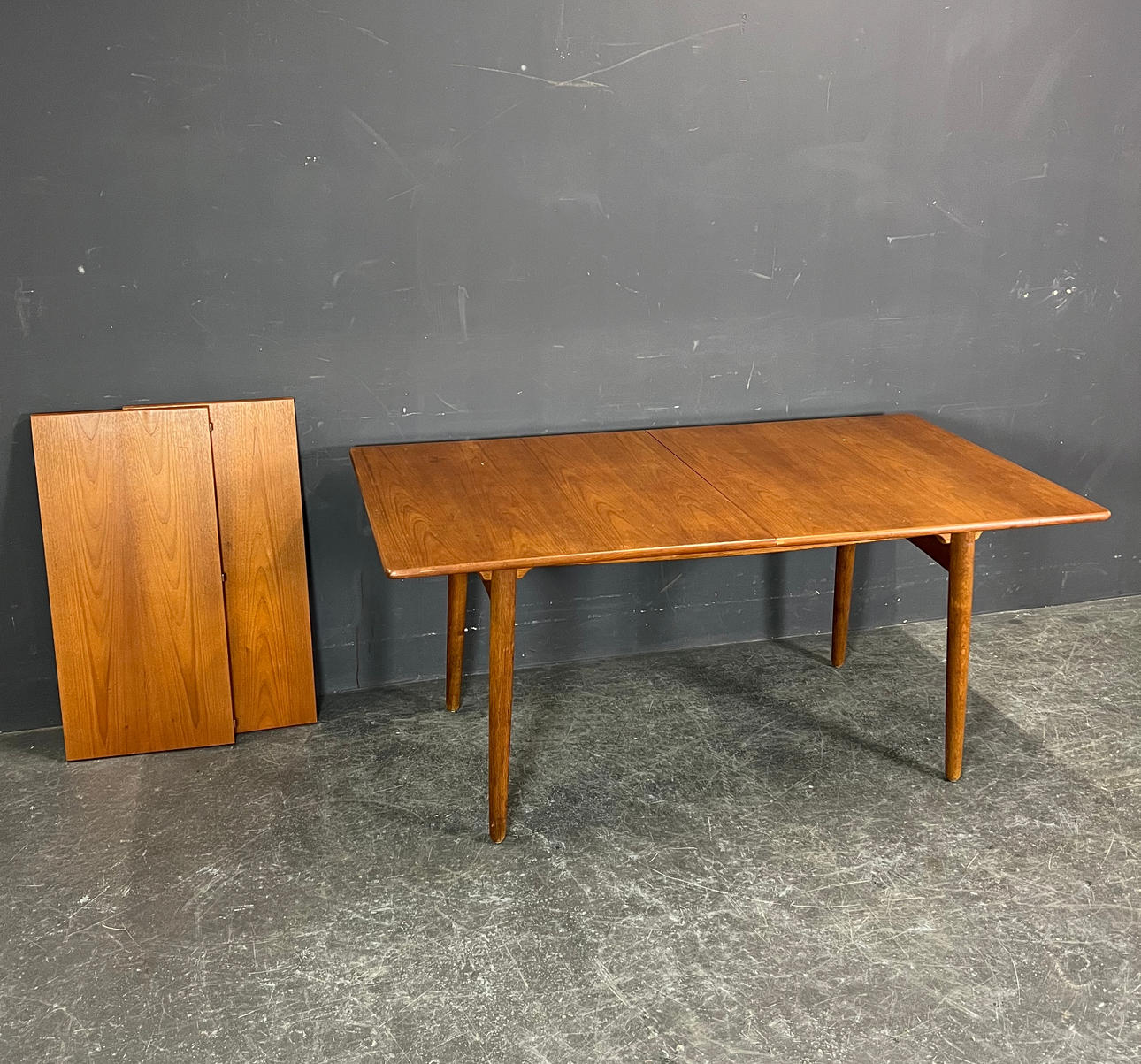 HANS J. WEGNER. EXTENDABLE DINING TABLE FOR ANDREAS TUCK.