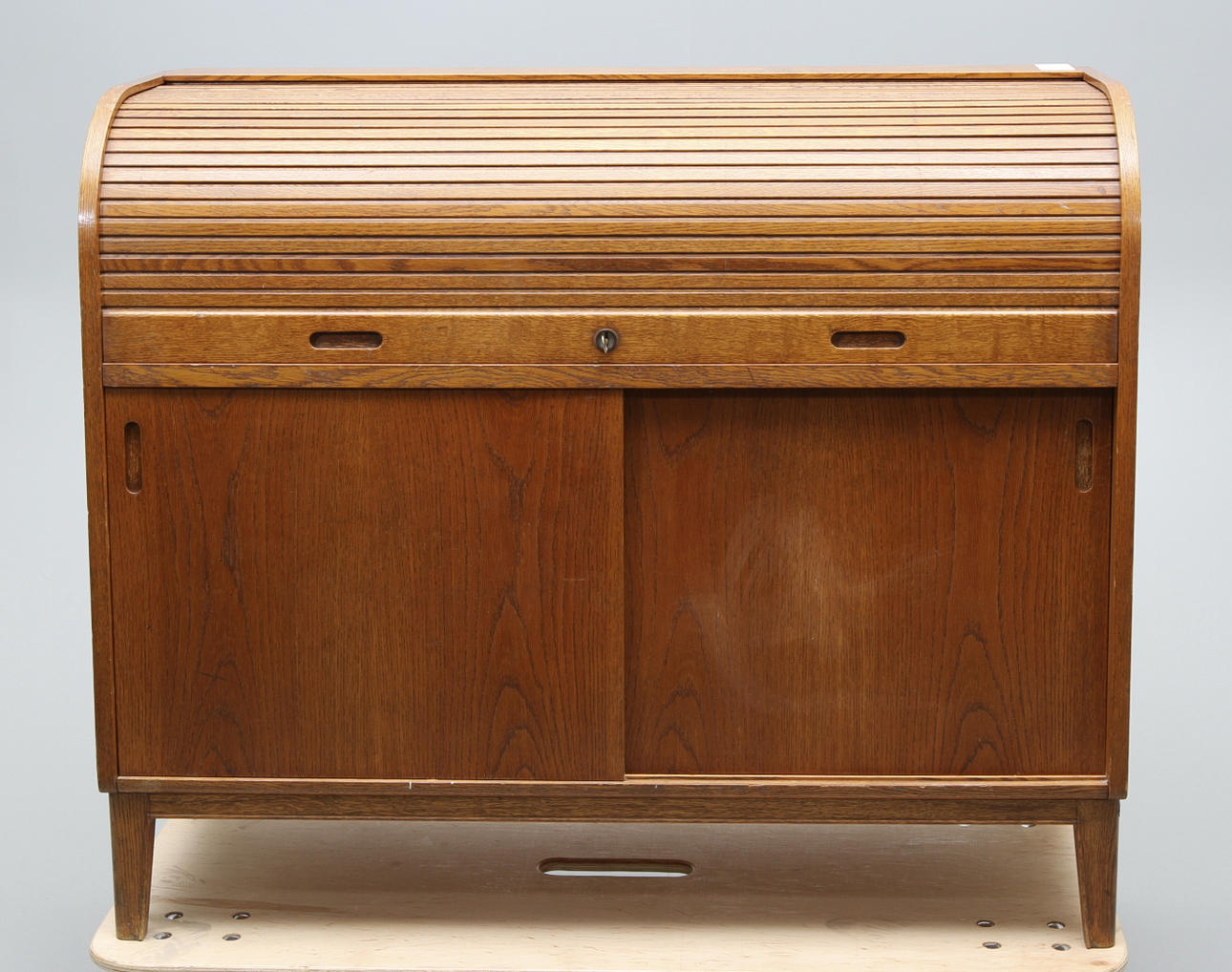 JALUSISKÅP, ek, 1900 talets första hälft.