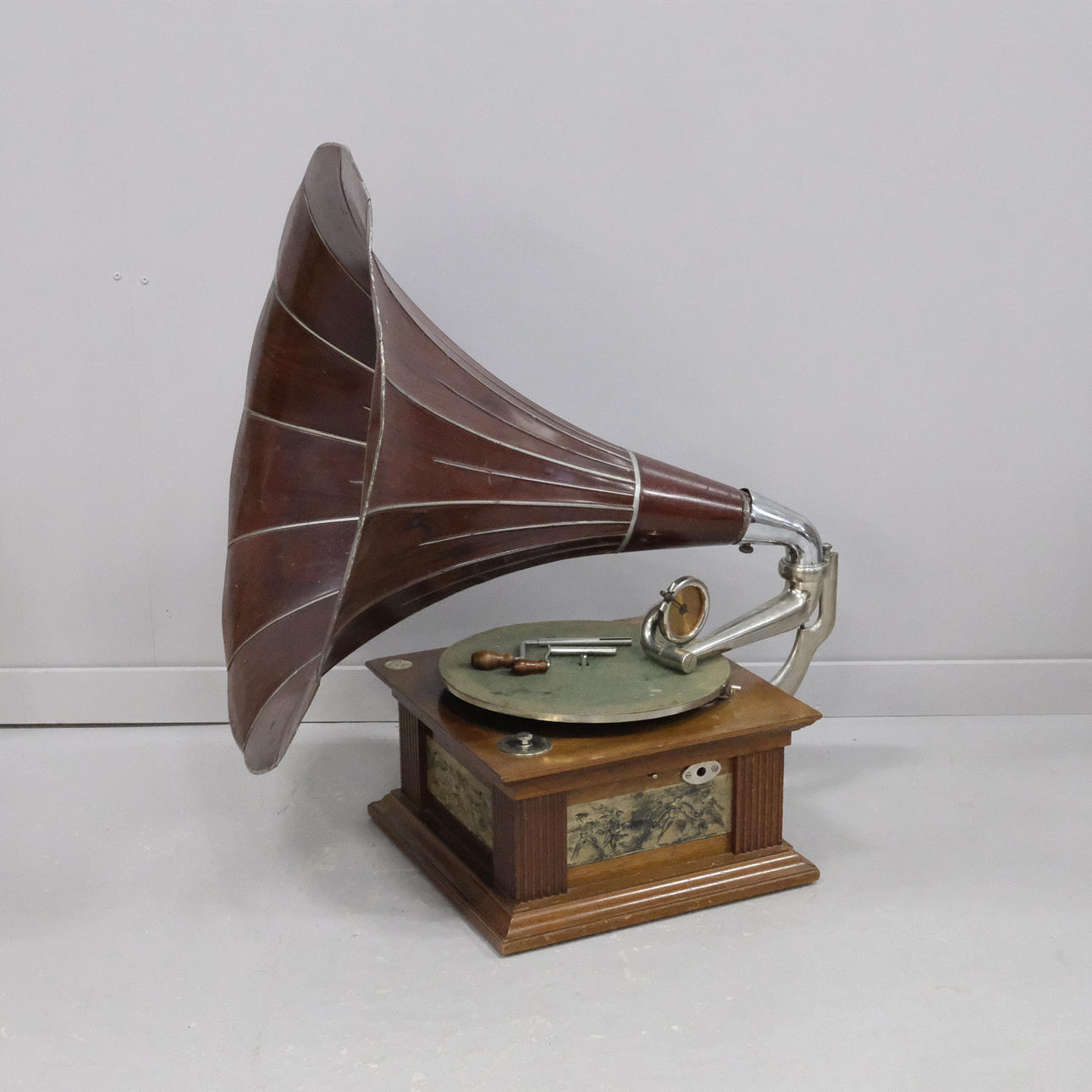 FUNNEL GRAMOPHONE, IMPERIAL, AROUND 1900.