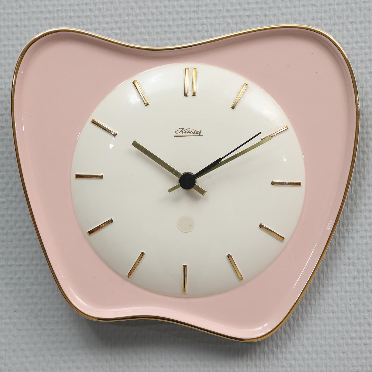 SEINÄKELLO, posliini, Kaiser, paristokäyttöinen.