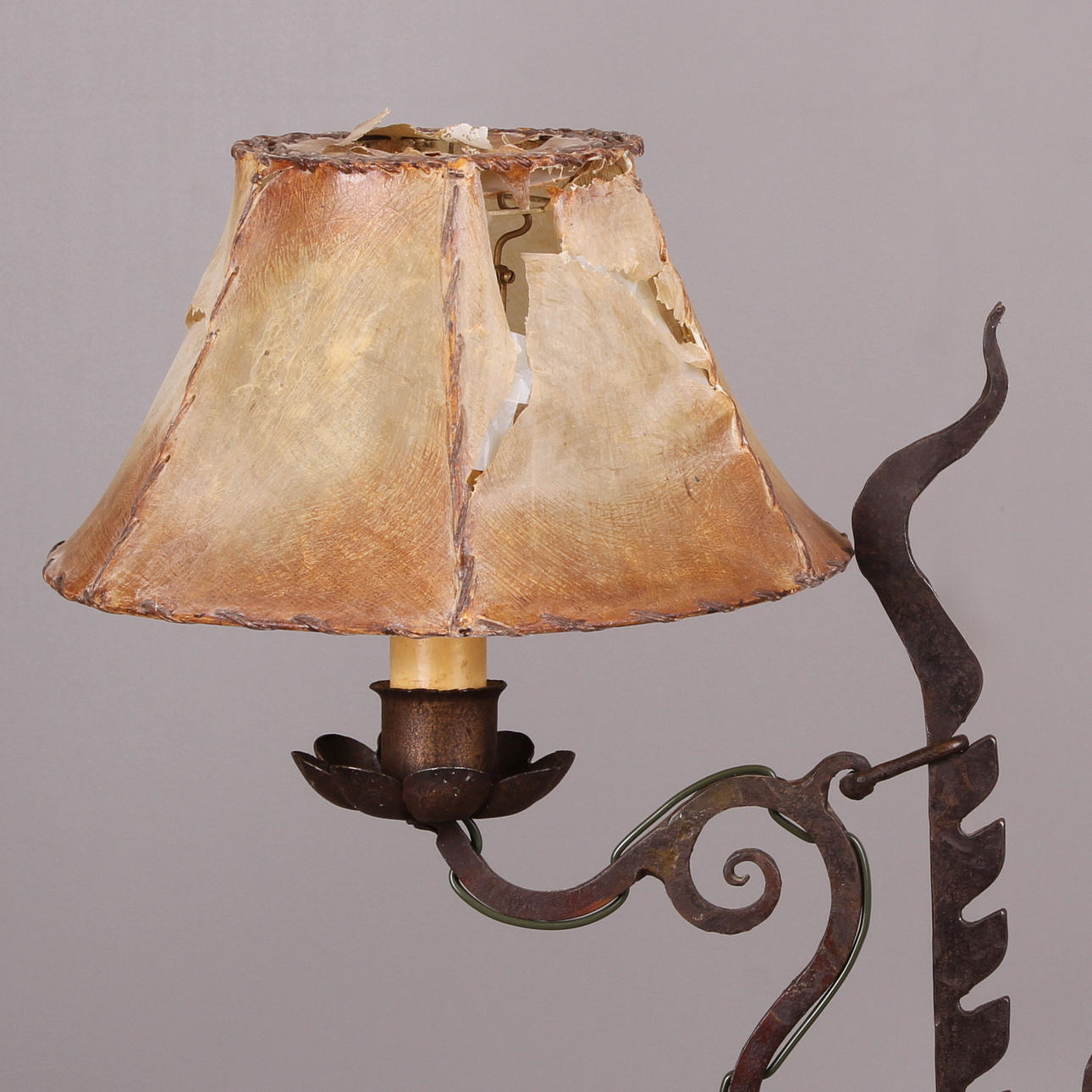 GOLVLAMPA, smide, 1900-talets första kvartal.