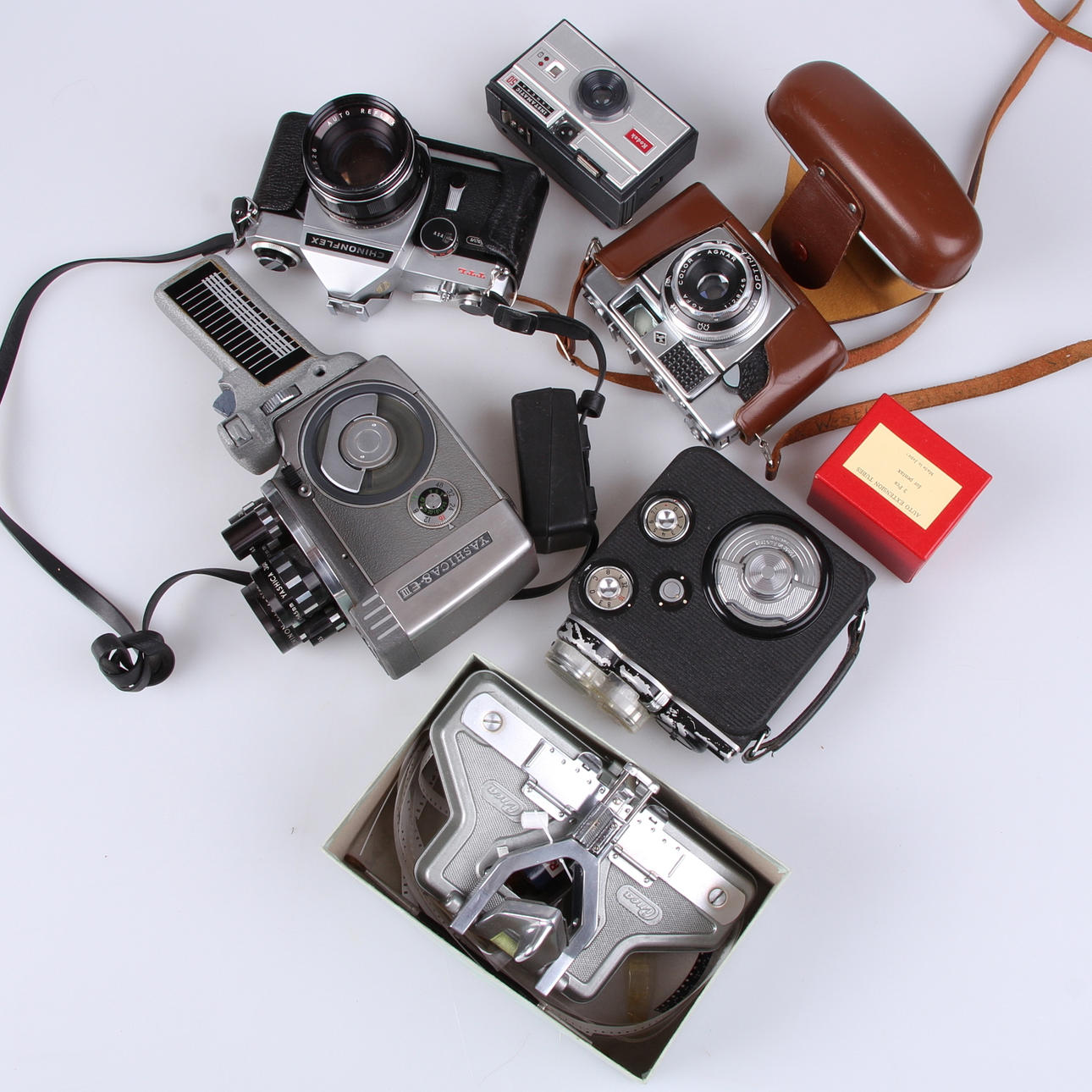 KAMEROR samt filmkameror och tillbehör, 1900-tal.