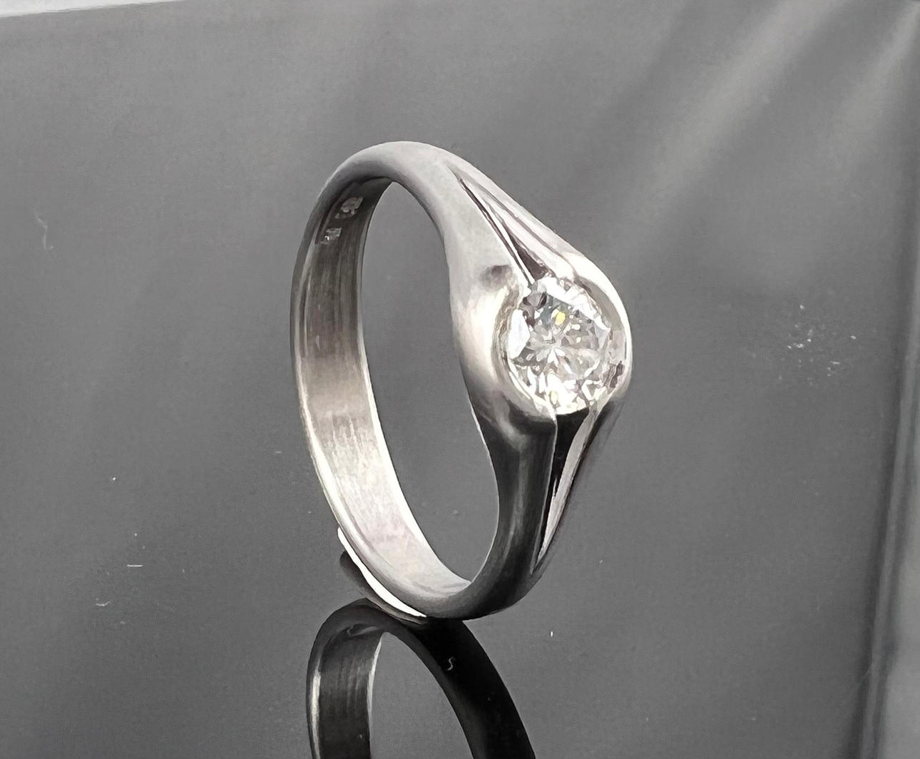 Platina timanttisormus, n. 0,5 ct.