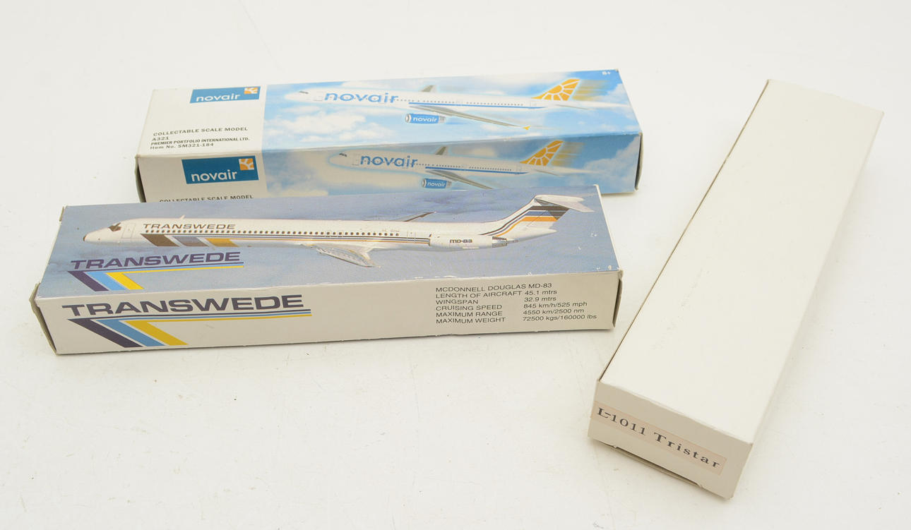 3 Modellbausätze. Flugzeug.