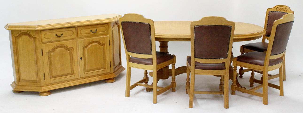 MATSALSMÖBEL, bord 4 stolar sidebord, bok.