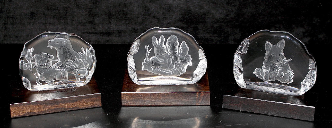 FIGURINER, glas, 3 st, Utter, Ekorre, Varg, "Skogens djur" WWF.