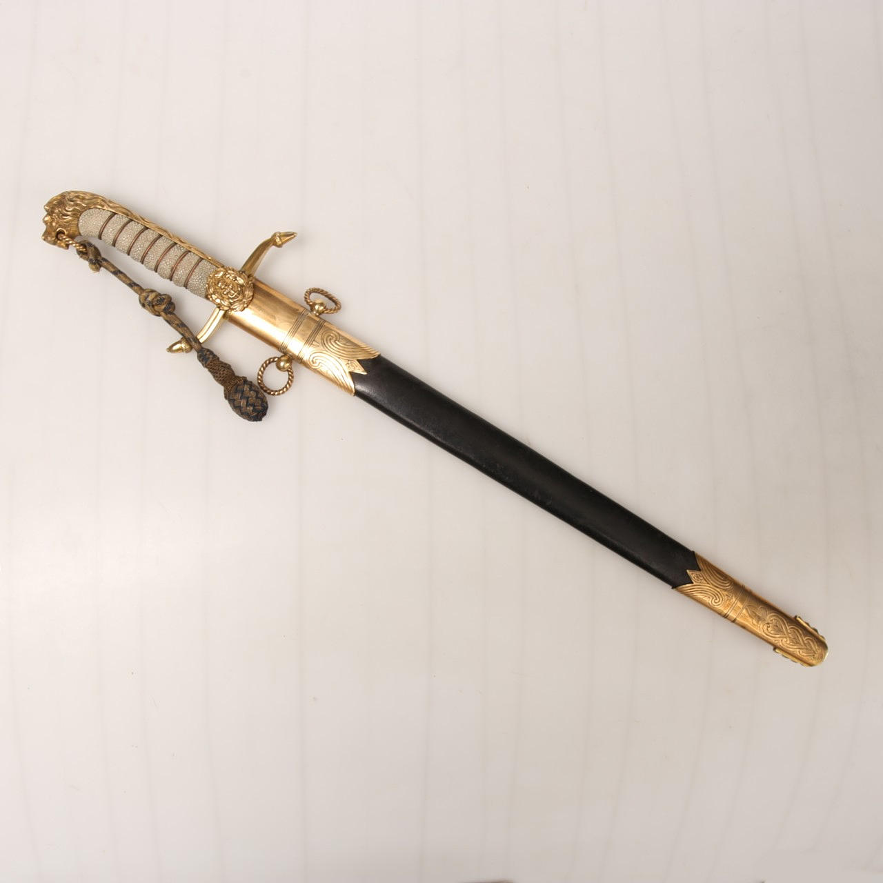 GUARDAMANCA DIRK, Edvard Thurkle Soho Londres.