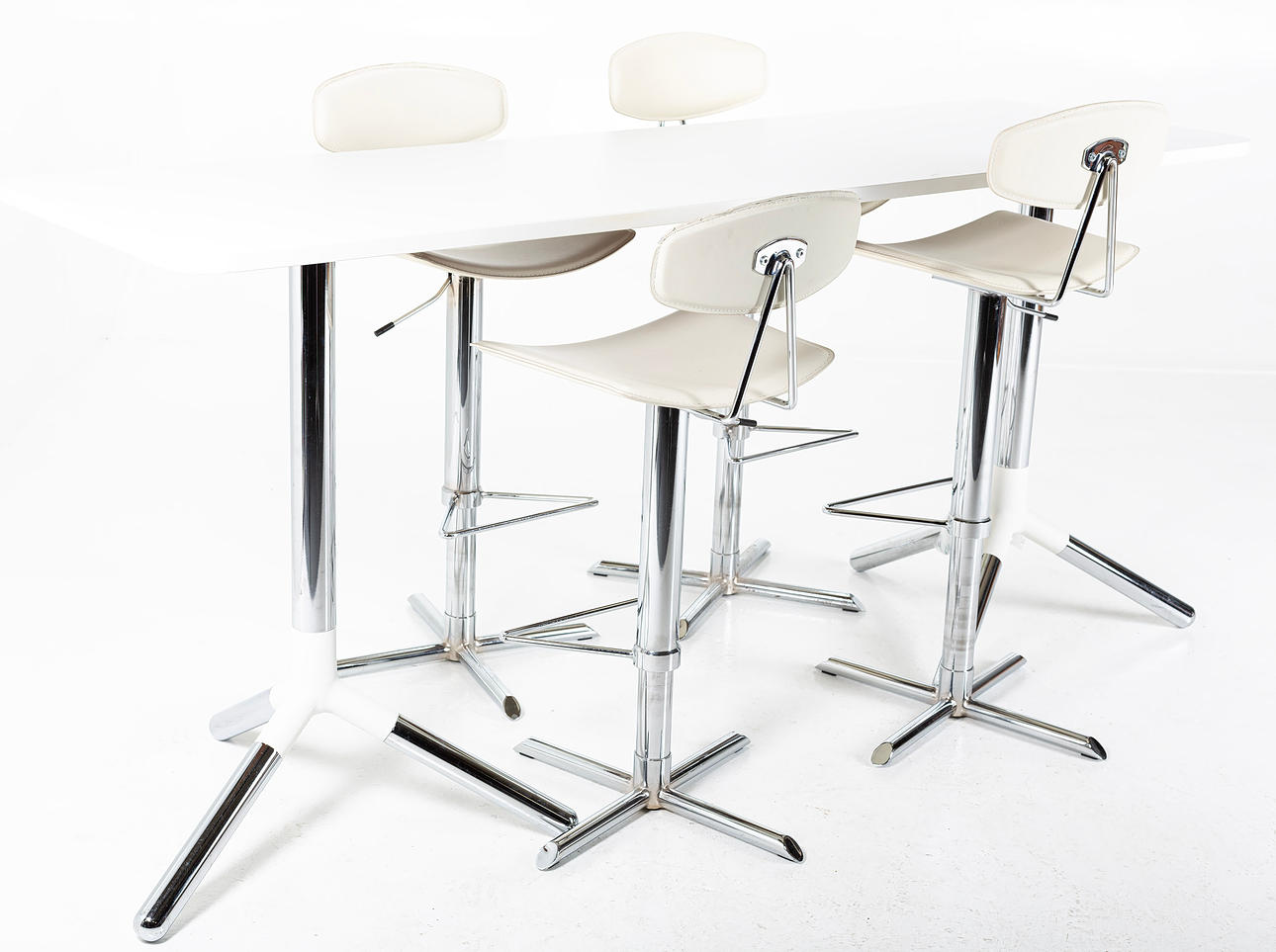 BARBORD, med 4st stolar, samtida tillverkning.